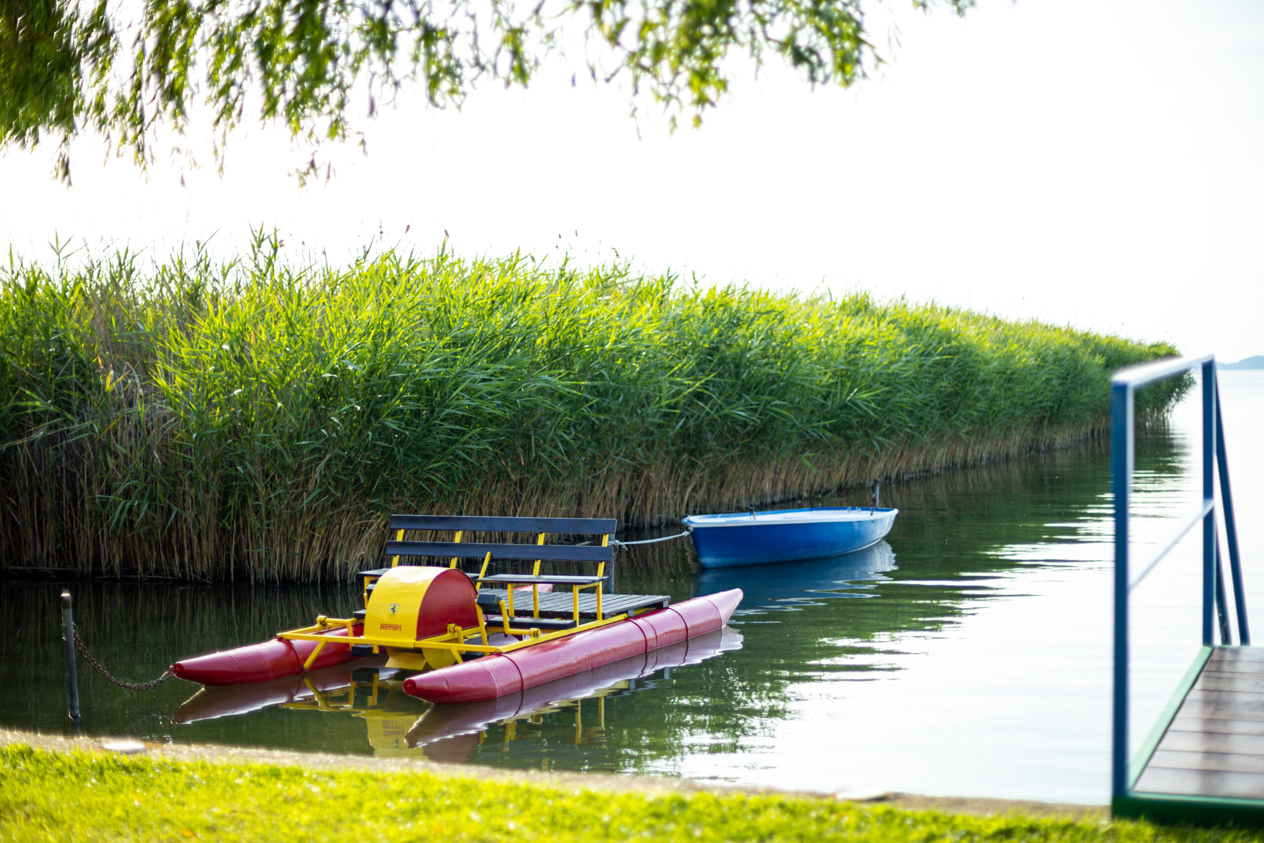 Vízibiciklizés a Balatonon közvetlen a partnál