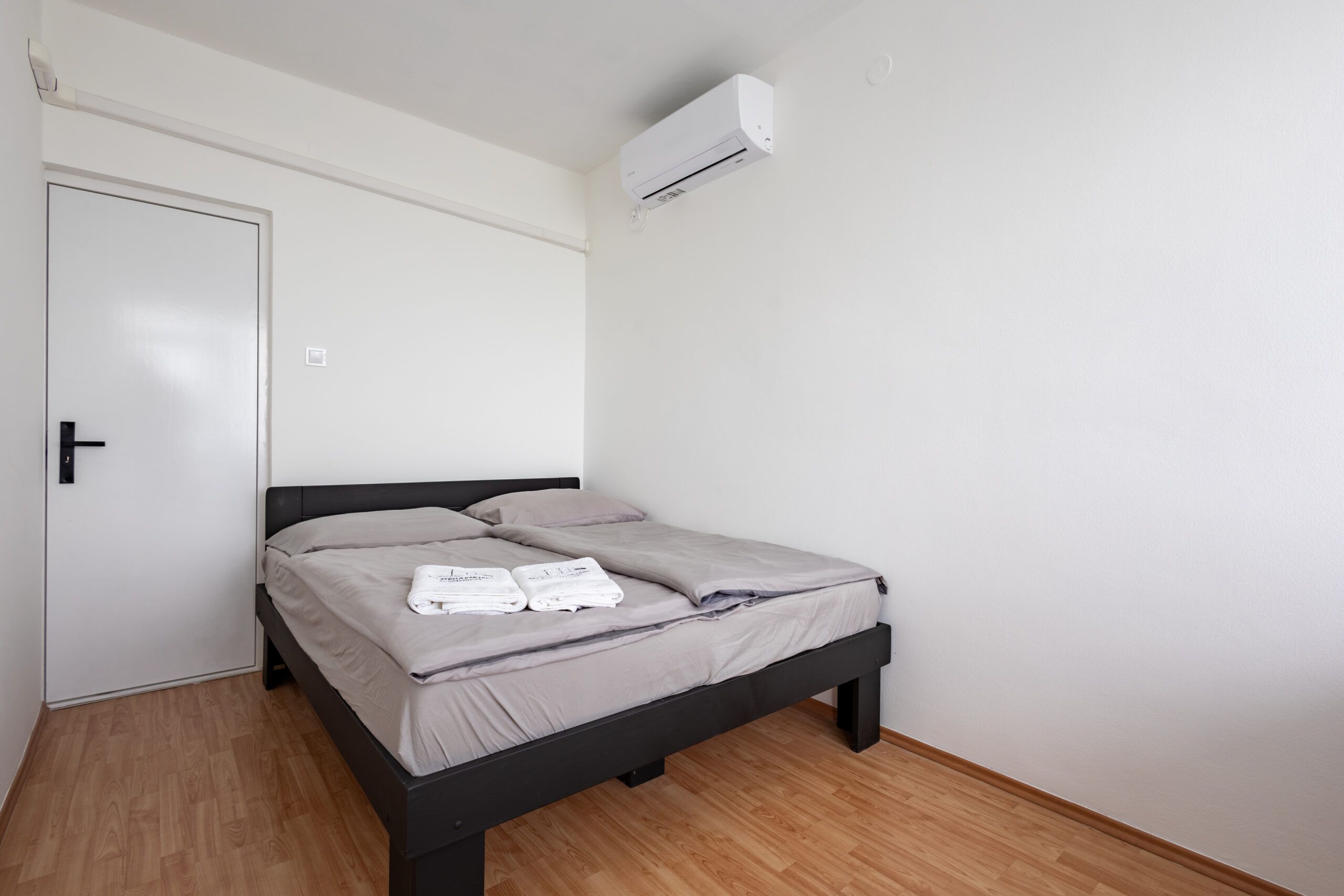 Modern hálószoba balatoni nyaraláshoz