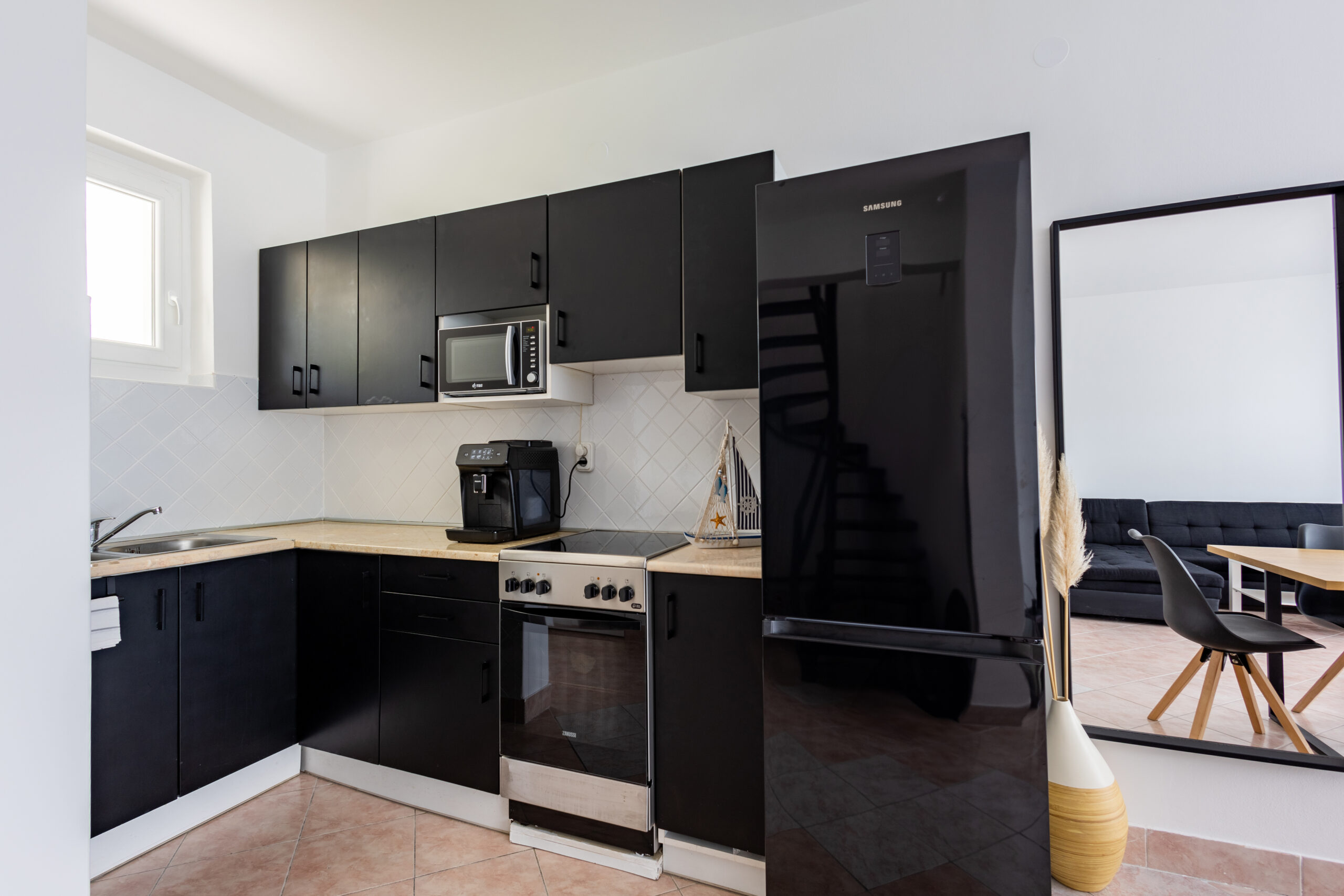 Felszerelt konyha balatoni vízparti apartmanban