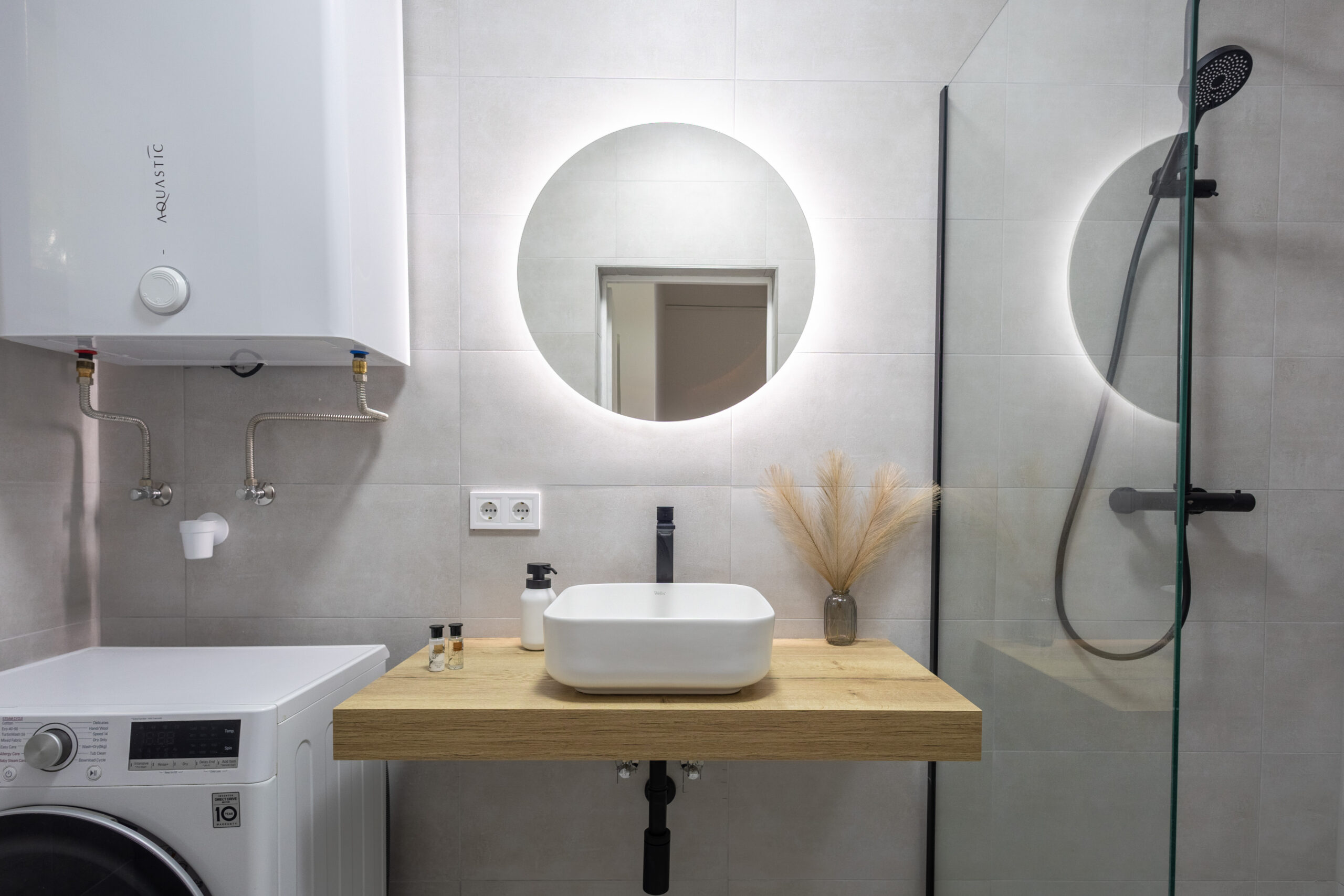 Modern belső tér balatoni apartmanban