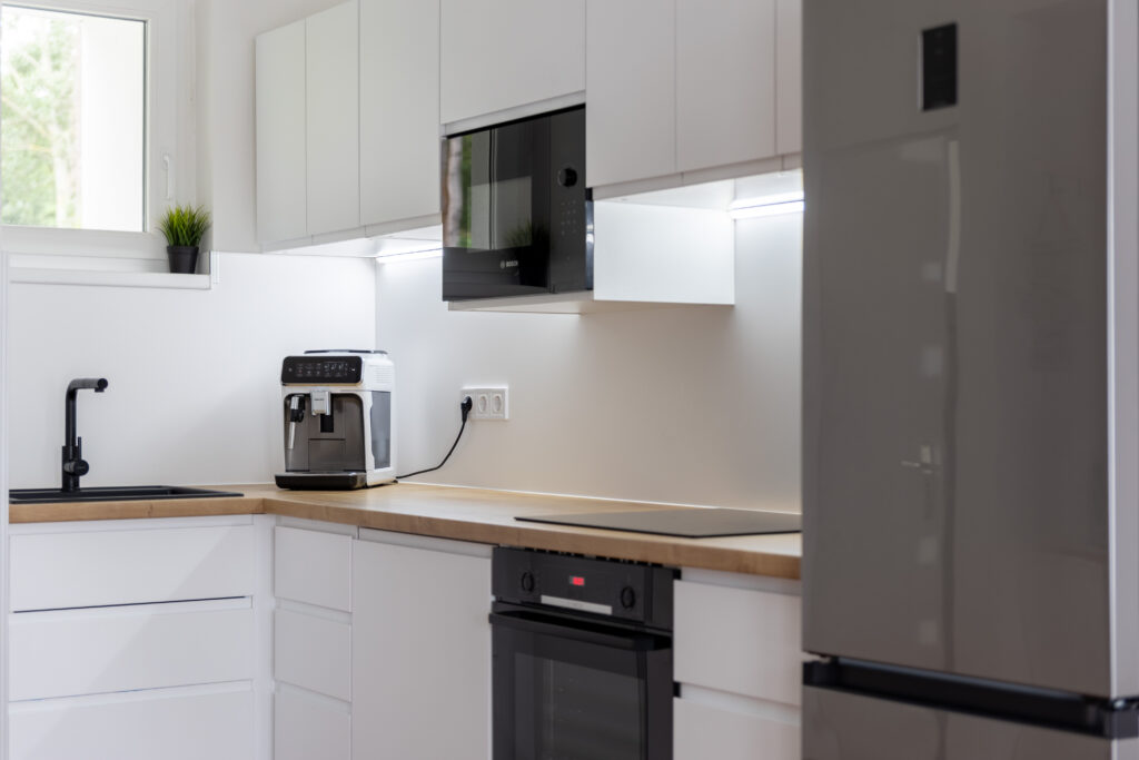 Felszerelt konyha balatoni vízparti apartmanban