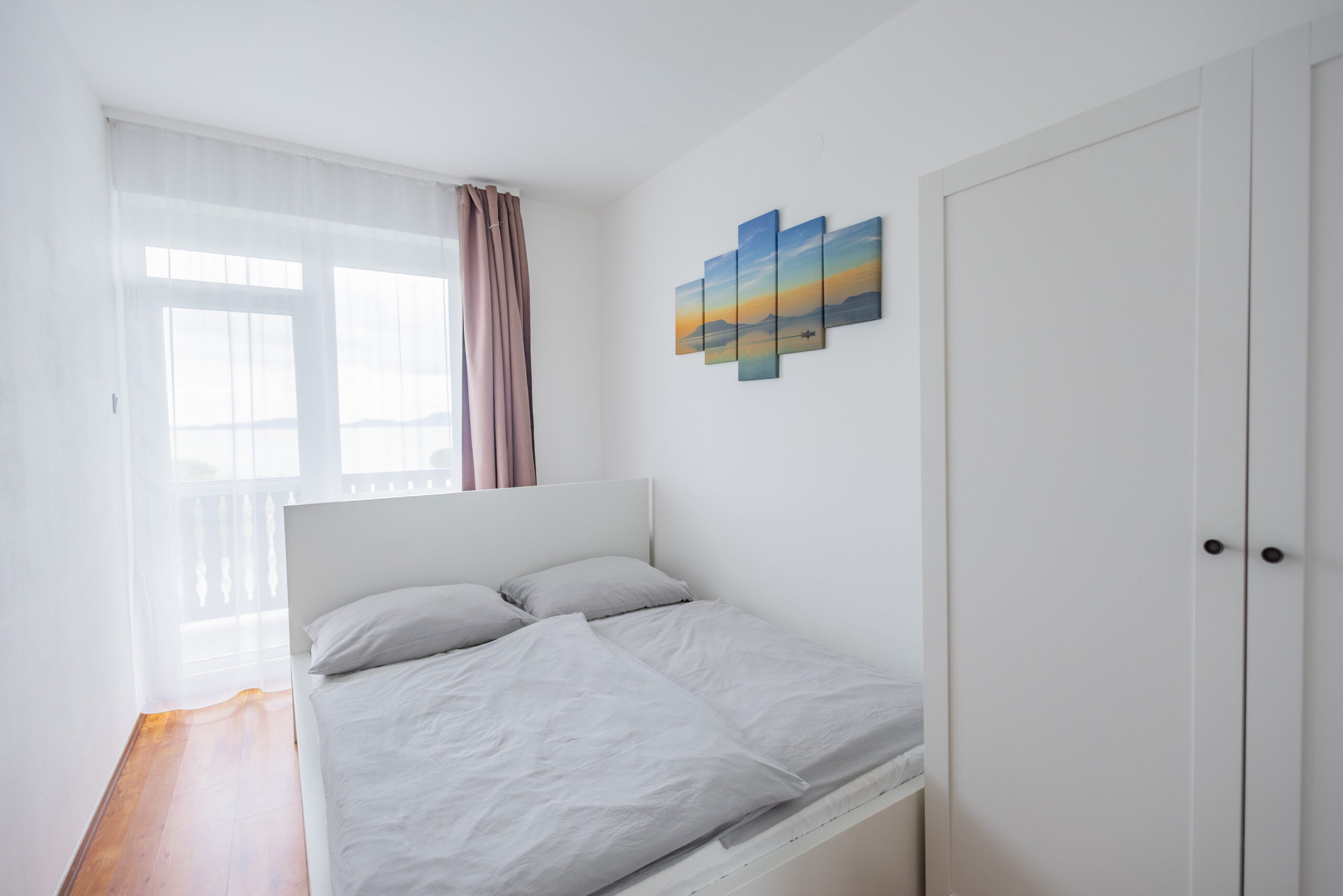 modern jakuzzis balatoni vízparti apartman