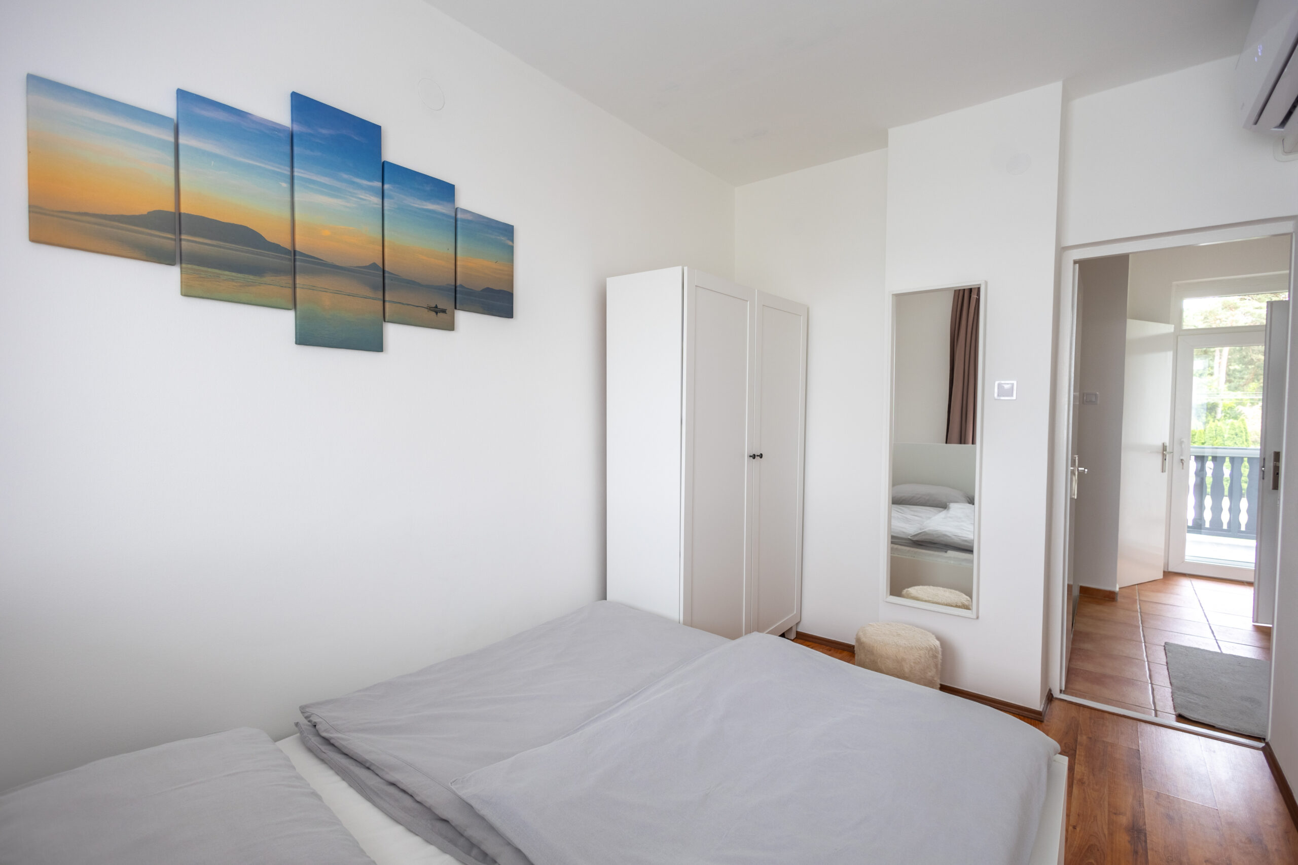 modern jakuzzis balatoni vízparti apartman