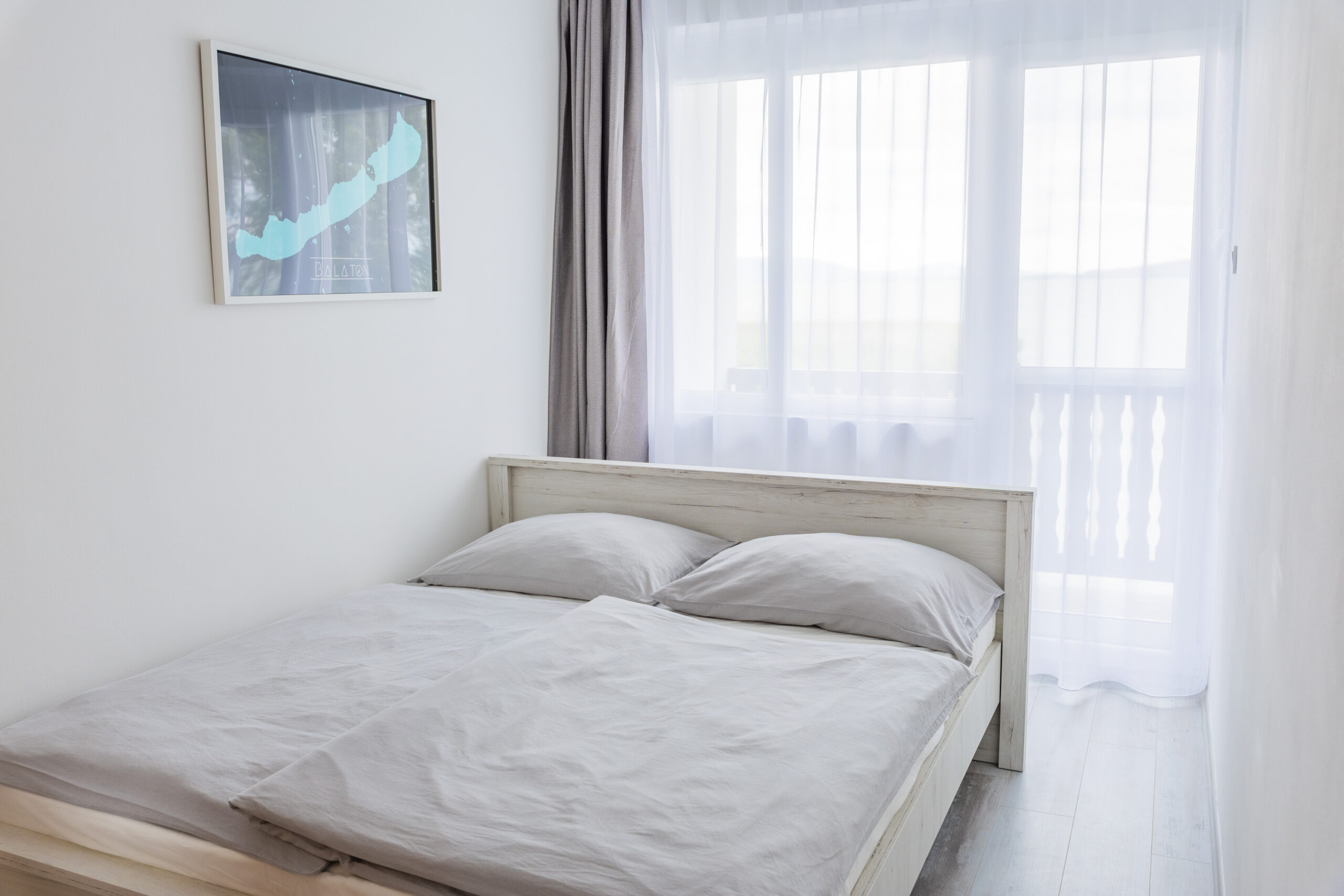 Modern hálószoba balatoni nyaraláshoz