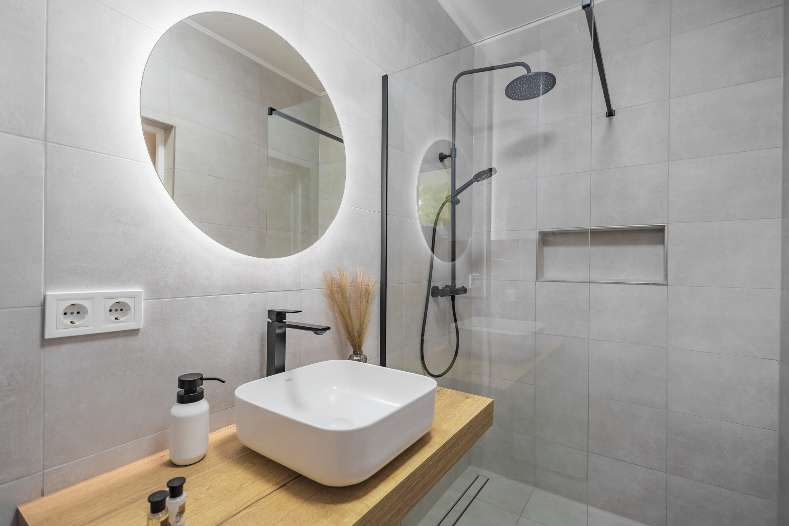 Praktikus fürdőszoba a gondtalan balatoni pihenéshez